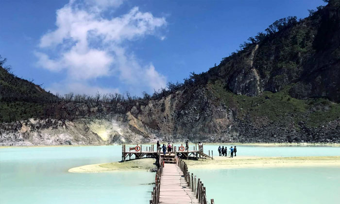 kawah putih ciwidey danau vulkanik
